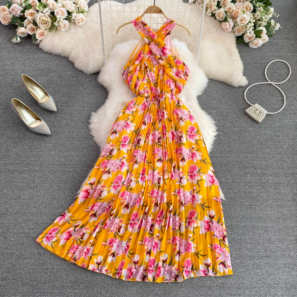 Armeria Halter Neck Strapless Pleated Dress