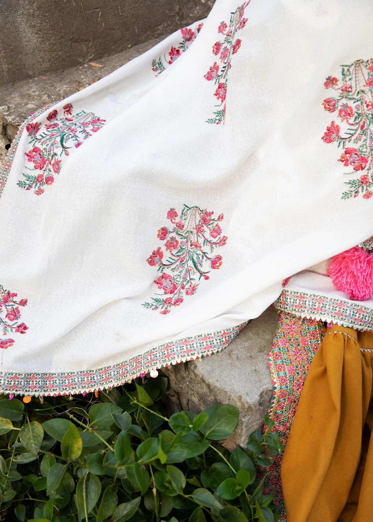 Hussain Rehar Karandi Collection – Paras